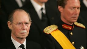 L'ex-grand-duc Jean à Luxembourg, le 15 janvier 2005, à côté de son fils et successeur Henri