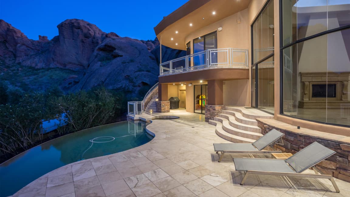 Cette maison de rêve offre une vue panoramique sur la plus haute montagne de Phoenix Cette maison de rêve offre une vue panoramique sur la plus haute montagne de Phoenix