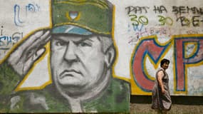 Mladic en cours de transfert depuis sa prison de Belgrade