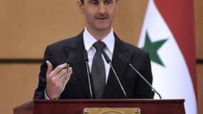 Le président syrien Bachar al Assad a décrété mardi une amnistie générale, au lendemain de sa promesse de vastes réformes dans le pays dont le contenu reste toutefois très vague. /Photo prise le 20 juin 2011/REUTERS/Agence de presse syrienne Sana