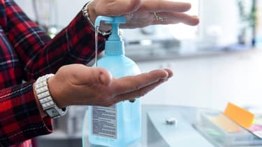 Les viticulteurs français vont commencer de distiller à partir de vendredi quelque 2 millions d'hectolitres de vin non vendu en raison de la baisse de consommation durant le confinement, afin de fabriquer du bioéthanol ou du gel hydroalcoolique
