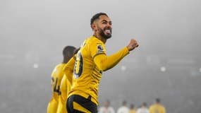 Matheus Cunha, le poing rageur, célèbre un but sublime inscrit contre Manchester United, le 26 décembre 2024