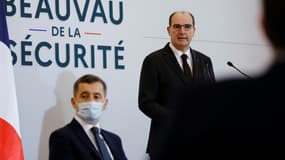 Le Premier ministre Jean Castex (d) et le ministre de l'Intérieur Gérald Darmanin, lors de l'ouverture d'une concertation nationale sur le thème de la sécurité à Paris, le 1er février 2021