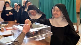 Si le vote est personnel et secret, rien n'interdit de se rendre en groupe au bureau.