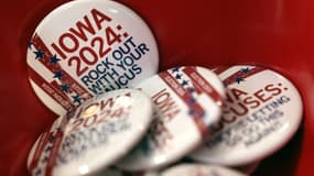 Pins à l'effigie des caucus de l'Iowa à Des Moines, capitale de l'État, le 11 janvier 2024