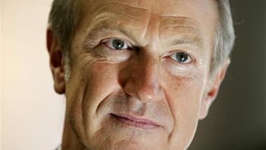 Le PDG du groupe français de cosmétiques L'Oréal, Jean-Paul Agon, annonce son intention de supprimer au sein de son groupe le système des stock-options dans une interview au Journal du Dimanche à paraître le 19 février. /Photo prise le 28 septembre 2011/R