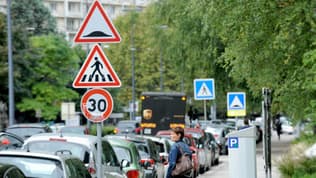 De nouvelles signalisations routières vont entrer en vigueur dans le Code de la route, visant notamment à sécuriser la traversée des piétons