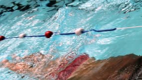 Nageur à la piscine Molitor, dans le 16e arrondissement de Paris.