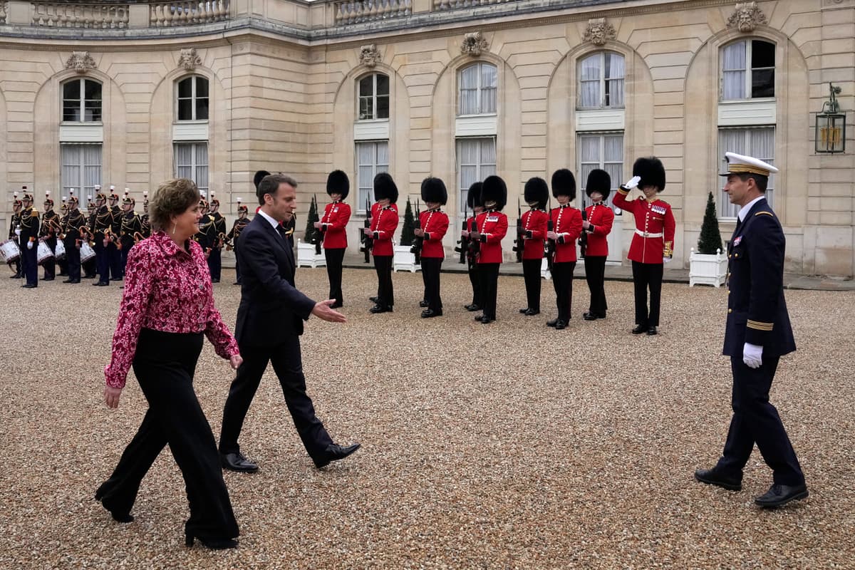 Les images des gardes français à Buckingham Palace, pour les 120 ans de ...