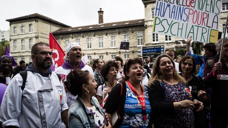 Les professionnels de la psychiatrie lors d'une manifestation à Paris, le 6 septembre 2018.