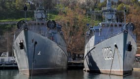 Des navires militaires russes dans le port de Sébastopol, en Crimée, le 23 mars.
