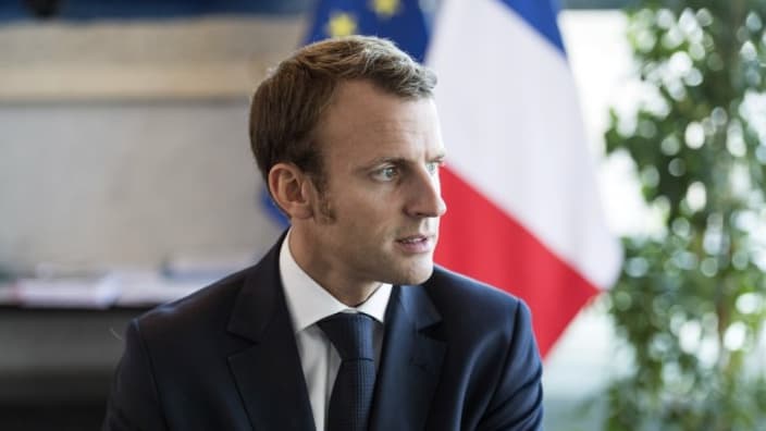 Emmanuel Macron assure que son texte de loi est une avancée sociale pour les salariés amenés à travailler le dimanche. 