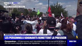 À Paris, les personnels soignants manifestent et remettent la pression