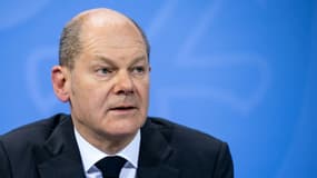 Le chancelier allemand Olaf Scholz lors d'une conférence de presse présentant les nouvelles restrictions sanitaires, à Berlin, le 21 décembre 2021