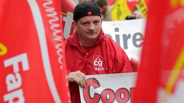 Dans le cortège strasbourgeois, mercredi. Des manifestations et arrêts de travail contre l'austérité se déroulent toute la journée en France à l'appel de cinq syndicats, en lien avec la mobilisation européenne voulue par la Confédération syndicale europée
