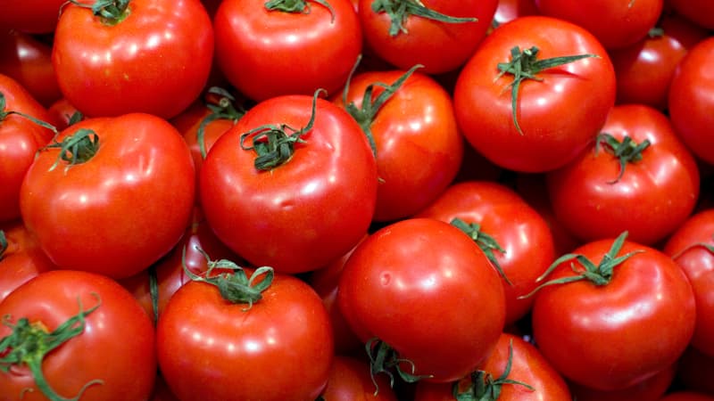 Tomates, fraises, concombres: la grande distribution accusée de les vendre trop cher