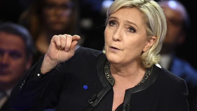 Marine Le Pen affirme vouloir récupérer 10 milliards "sur l'Union européenne". 