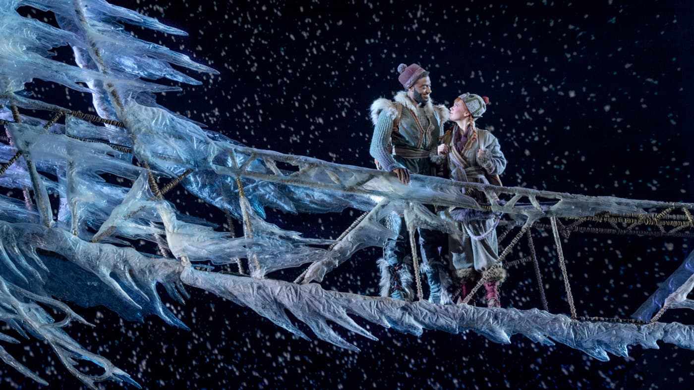 Jelani Alladin (en Kristoff) et Patti Murin (en Anna) dans la comédie musicale "La Reine des Neiges" Jelani Alladin (en Kristoff) et Patti Murin (en Anna) dans la comédie musicale "La Reine des Neiges"