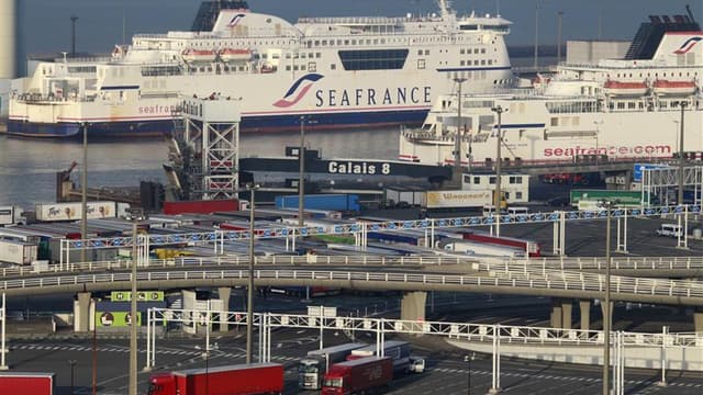Ferries de la compagnie transmanche SeaFrance dans le port de Calais. Une réunion interministérielle s'est tenue dimanche sur le sort de la compagnie maritime, menacée de liquidation et dont le dossier doit être réexaminé lundi au tribunal de commerce de