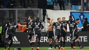 Les joueurs lyonnais après le but salvateur de Memphis Depay