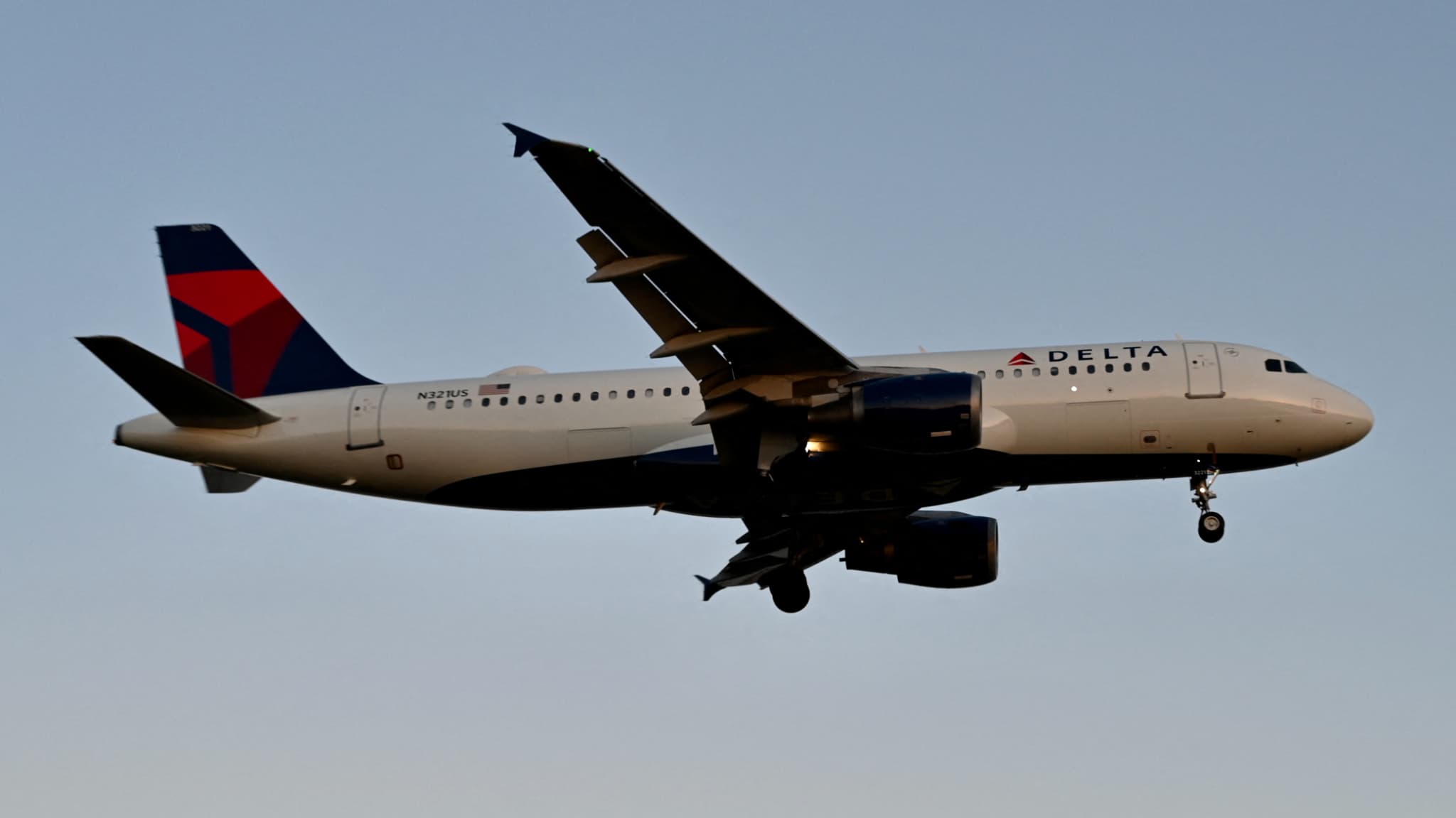 Un avion Airbus 320 de la compagnie Delta airlines en approche d'Arlington, en Virgine, aux États-Unis, le 24 décembre 2022 Un avion Airbus 320 de la compagnie Delta airlines en approche d'Arlington, en Virgine, aux États-Unis, le 24 décembre 2022