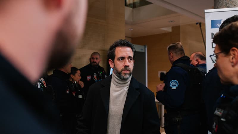 "Je vais parler de mon histoire personnelle": Florian Pelicot raconte pourquoi il prépare un seul en scène