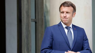 Le président Emmanuel Macron le 10 juin 2022 sur le perron de l'Elysée à Paris