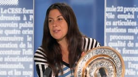 Marion Bartoli savour sa victoire sur le tournoi de Wimbledon.