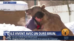 Une famille russe vit avec un ours brun