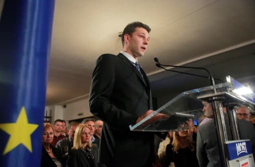 Bozo Petrov, leader du Most, qui arrive en troisième position aux élections législatives, le 8 novembre 2015 à Zagreb Bozo Petrov, leader du Most, qui arrive en troisième position aux élections législatives, le 8 novembre 2015 à Zagreb