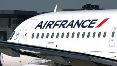 Selon le code de l'aviation civile, le commandant de bord est autorisé à emprunter de l'argent auprès des passagers.