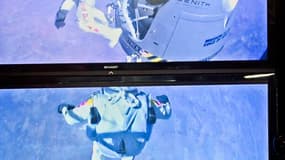 Felix Baumgartner sautant de son ballon stratosphérique.
