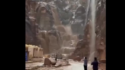Jordanie: les images de la cité de Pétra touchée par des crues soudaines, près de 1.800 touristes évacués