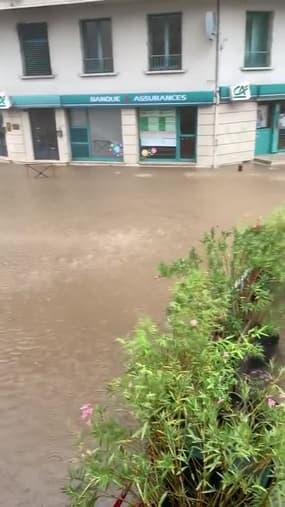 Inondations à Anduze, dans le Gard - Témoins BFMTV