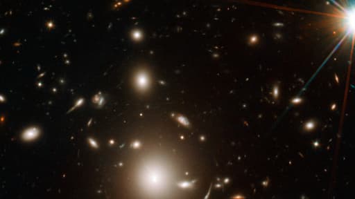 Un cliché pris en 2011 par le télescope Hubble d'une galaxie très jeune et très lointaine