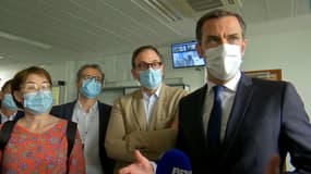 Olivier Véran à l'Hôpital Necker. 