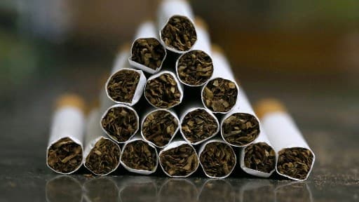 Les buralistes sont venus de toute la France pour manifester contre le paquet de cigarettes à 10 euros