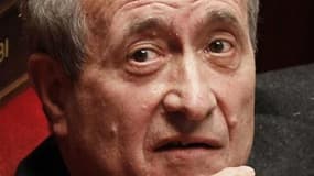 Le procès en appel du député-maire UMP du Ve arrondissement de Paris, Jean Tiberi, poursuivi pour fraude électorale dans les années 1990, a été fixé mercredi du 12 au 21 novembre prochains. /Photo d'archives/REUTERS/Charles Platiau