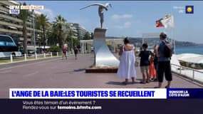  Nice: les touristes se recueillent devant l'Ange de la Baie