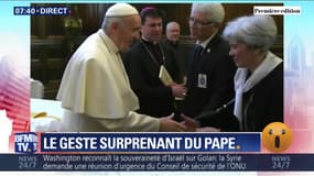 Le geste surprenant du pape