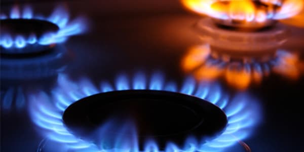 Selectra qui a vu le jour en 2007 crée une première sur le marché de l'énergie: l'entreprise a négocié avec l'un de ses partenaires Direct Énergie une offre d'achat groupé gaz et électricité. A la clé, une baisse de 10 % de sa facture.
