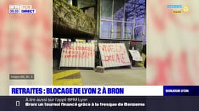 Université Lyon 2: des étudiants bloquent le campus Porte des Alpes à Bron
