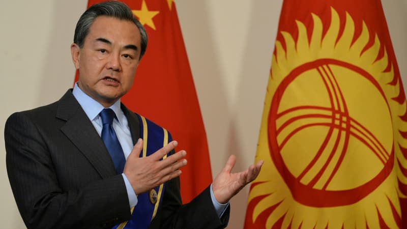 Le ministre des Affaires étrangères chinois Wang Yi en visite au Kyrgystan le 22 mai 2016. 