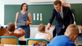 Emmanuel Macron dans une salle de classe le 4 septembre 2017.