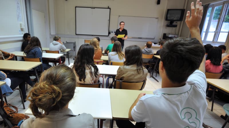 En France, un enseignant est deux fois moins bien payé qu'en Allemagne en début de carrière. Mais à l'approche de sa retraite, son salaire aura doublé alors que son homologue allemand devra se contenter d'une augmentation de 30%.