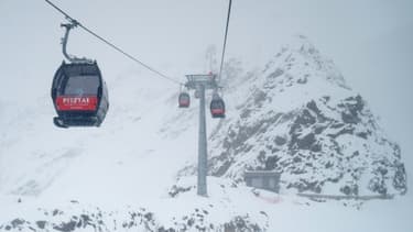 Des télécabines à la station de ski de Pitztal, le 29 octobre 2020 en Autriche