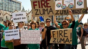 Une photo du 4 avril 2017 montrant des manifestants qui réclament le départ de Jacob Zuma, A Port Elisabeth, en Afrique du Sud.