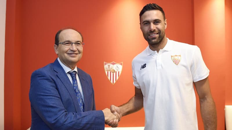 Salvatore Sirigu (à droite)