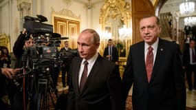 Les présidents russe et turc poursuivent leur coopération, après l'assassinat de l'ambassadeur russe à Ankara. 
