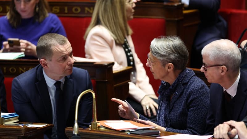 EN DIRECT - Réforme des retraites: après le tumulte de l'Assemblée, des divisions sur tous les bancs